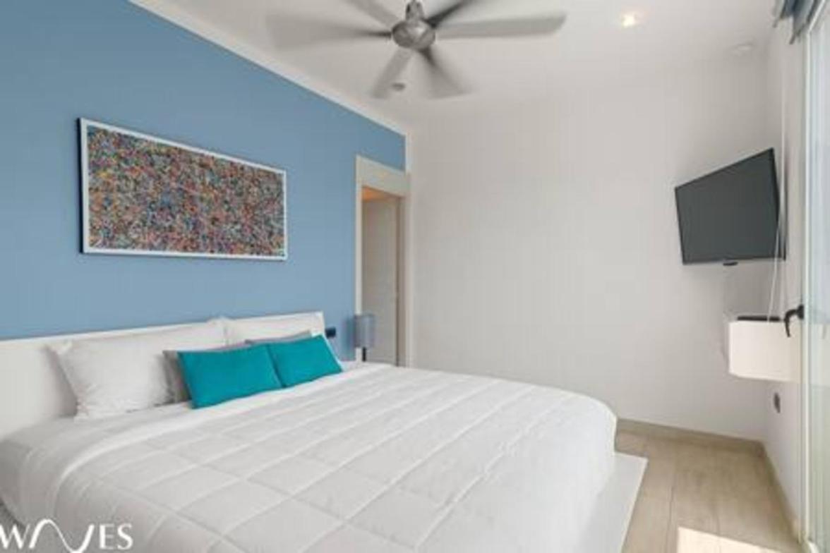 1 Br. W5th Avenue View Steps From The