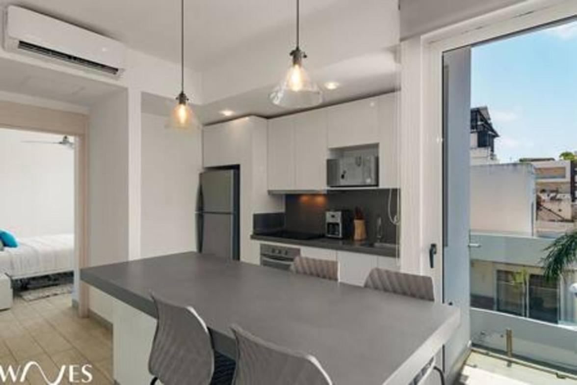 1 Br. W5th Avenue View Steps From The *