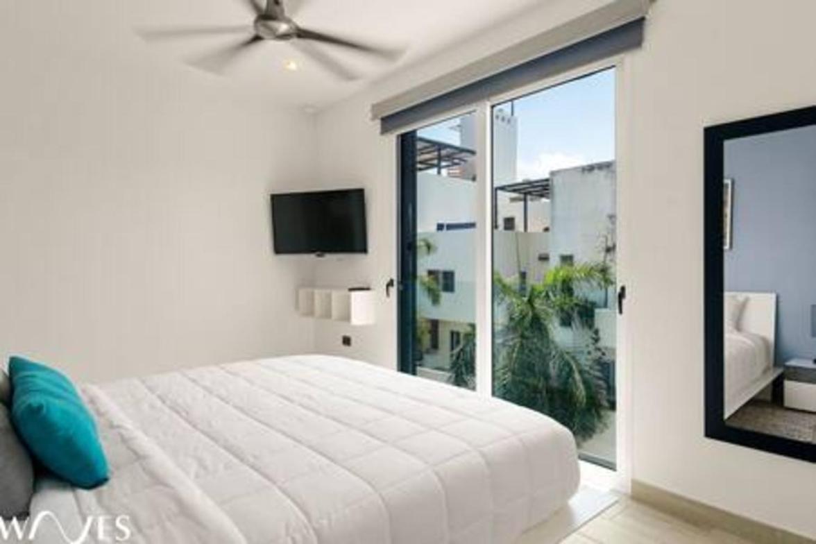 1 Br. W5th Avenue View Steps From The * Playa del Carmen